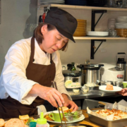 カフェオーナー